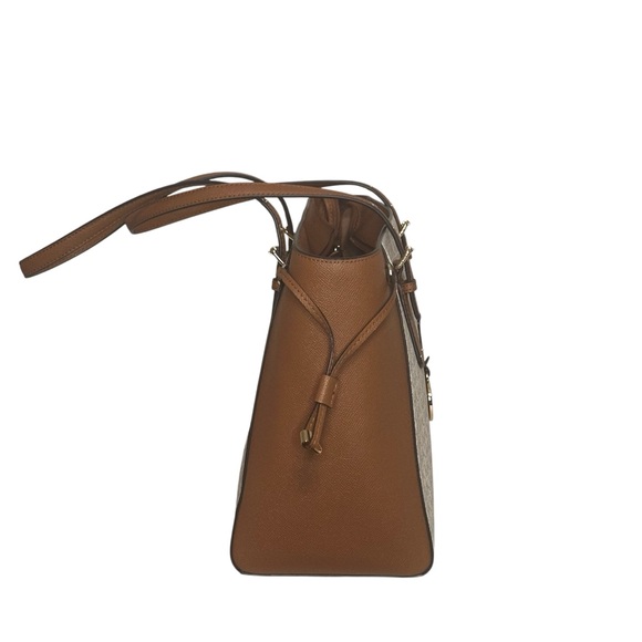 Michael Kors Voyager Medium Tote Bag in Vanilla & Acorn Tablet Pocket Zipper Top - Picture 4 of 10